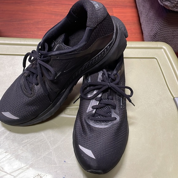 Like new Brooks “Adrenaline 20” women’s 13D (wide) - Picture 2 of 11